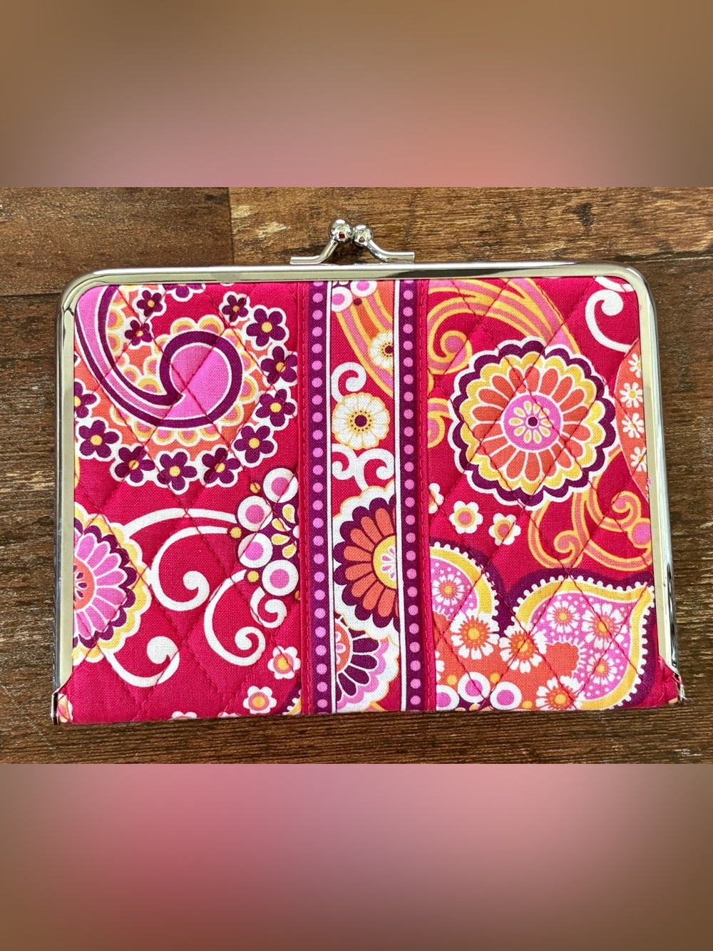 Retired Vera Bradley "Raspberry Fizz" pattern Quilted Kiss-Lock Photo Book NWOT